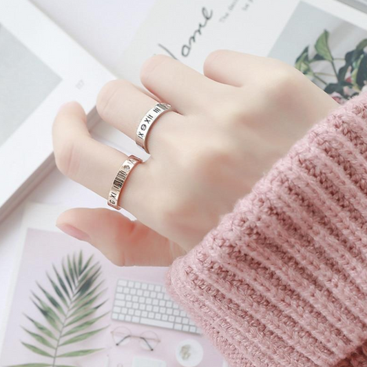 Bagues de couple en diamant et chiffres romains en or rose