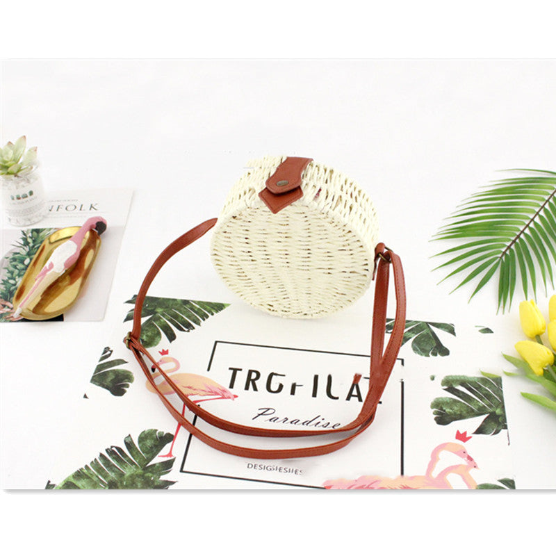 Sac de cantine rond en paille couleur bonbon