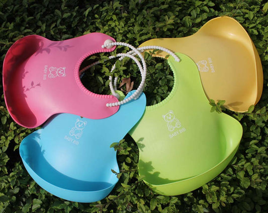 Weiche Lätzchen aus Silikon für Kleinkinder