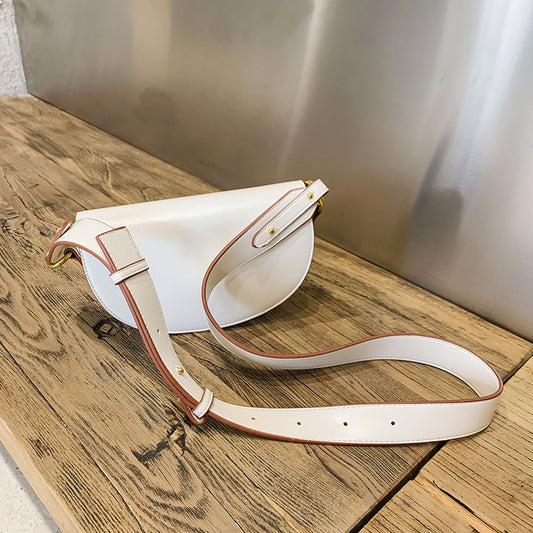 Umhängetasche aus Kunstleder mit Reißverschluss