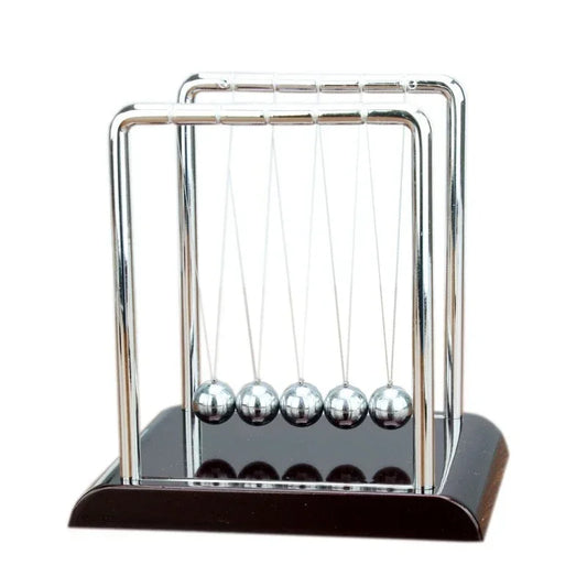 Newtonsche Balancebälle zur Stressbewältigung am Schreibtisch