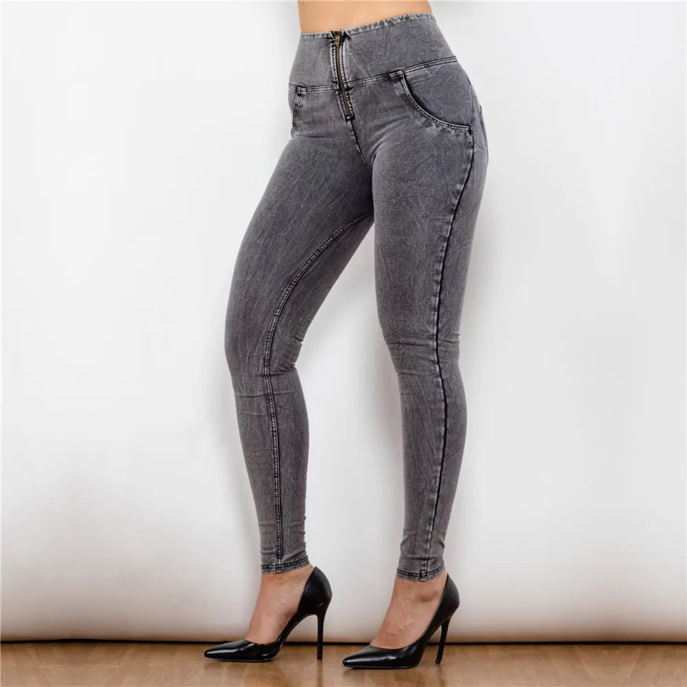 Elastische Röhrenjeans mit hoher Taille für Damen