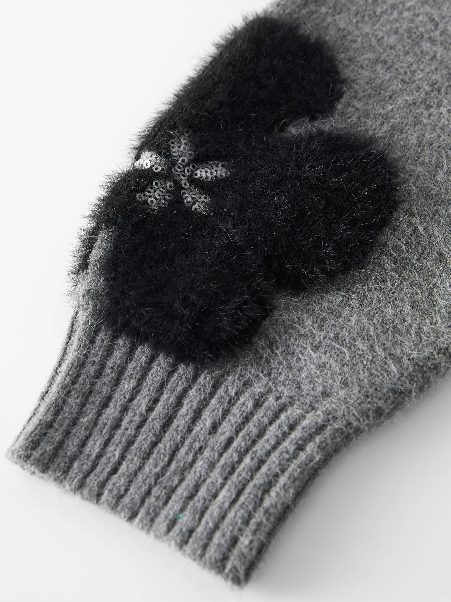 Pull col roulé tricoté à fleurs brodées pour femme