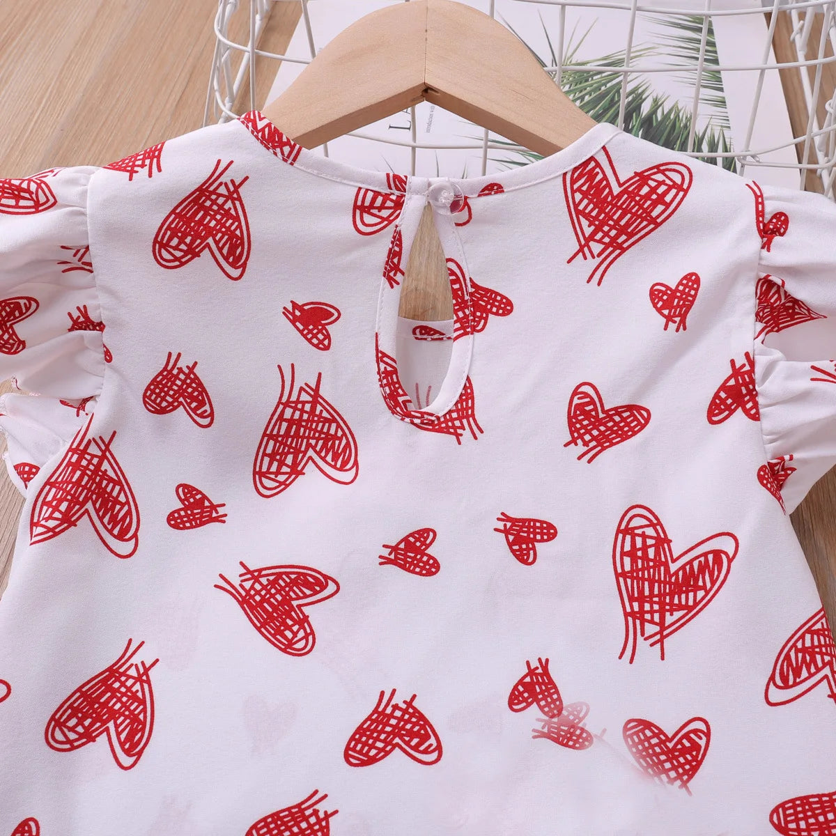 Girls Flying-Sleeve Heart Printed T-Shirt + Shorts