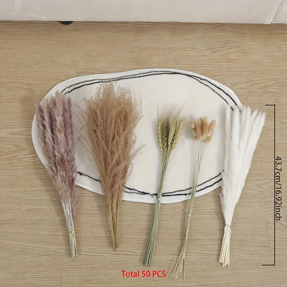 Petit bouquet de fleurs séchées d’herbe de pampa