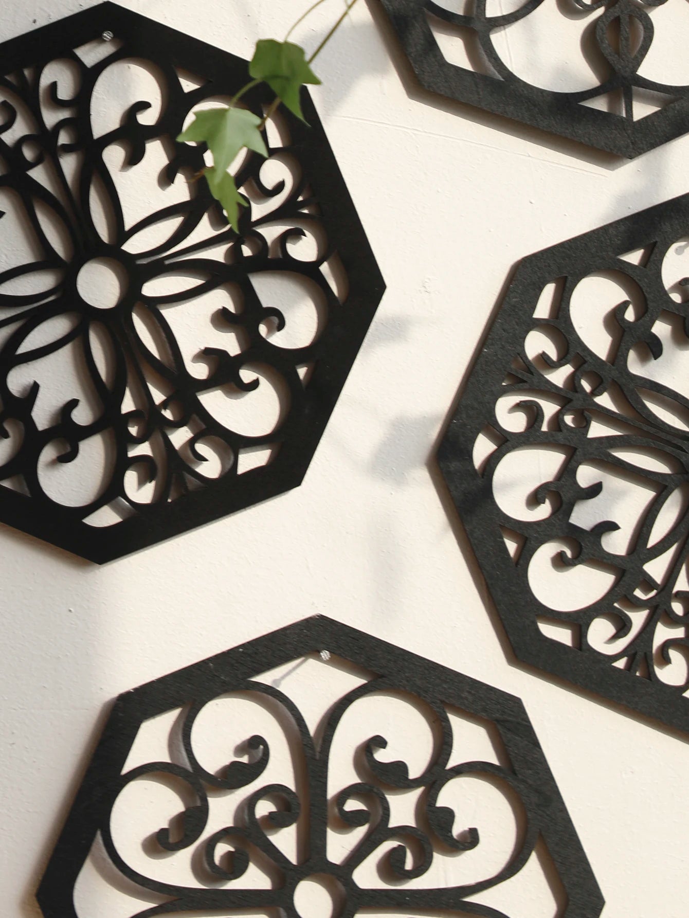 Décoration murale en bois noir Boho