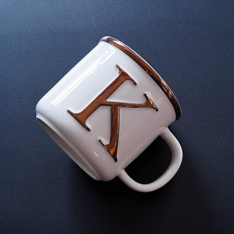 Tasse en céramique de lettres tridimensionnelles