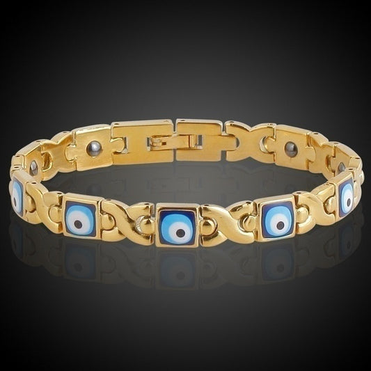 Silberne und goldene Armbänder für Damen