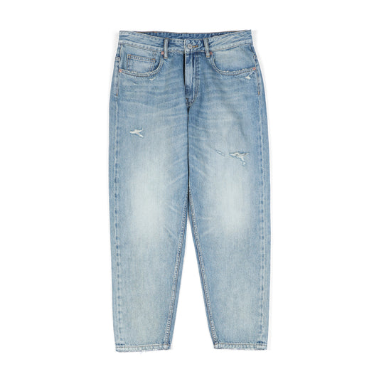 Mikroelastische, ausgefranste, kurze Jeans