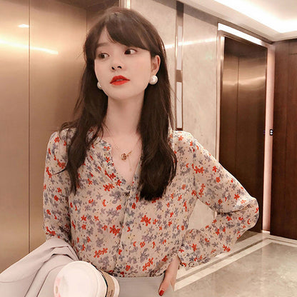 Retro Design Floral Niche Tops & Blouses