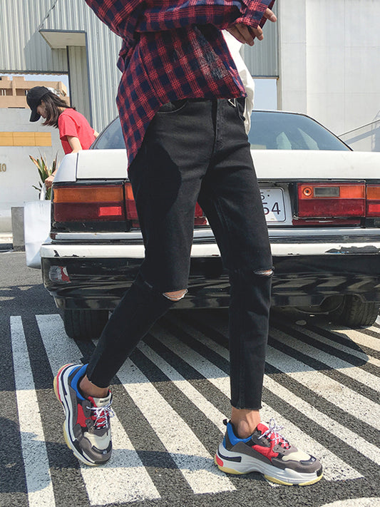 Koreanische Jeans mit neun Punkten und Knielöchern