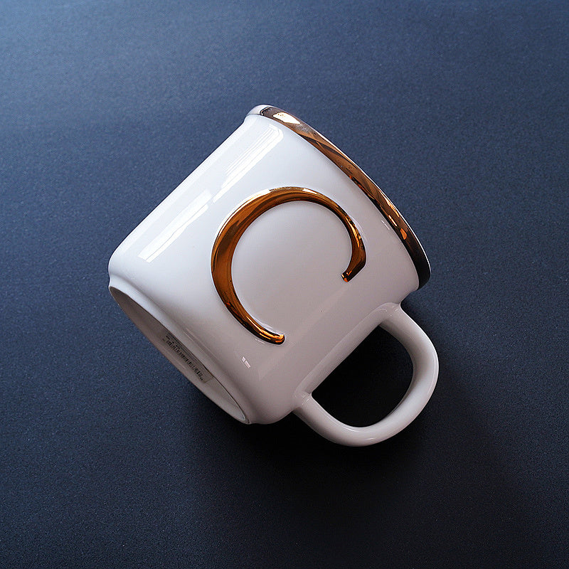 Tasse en céramique de lettres tridimensionnelles