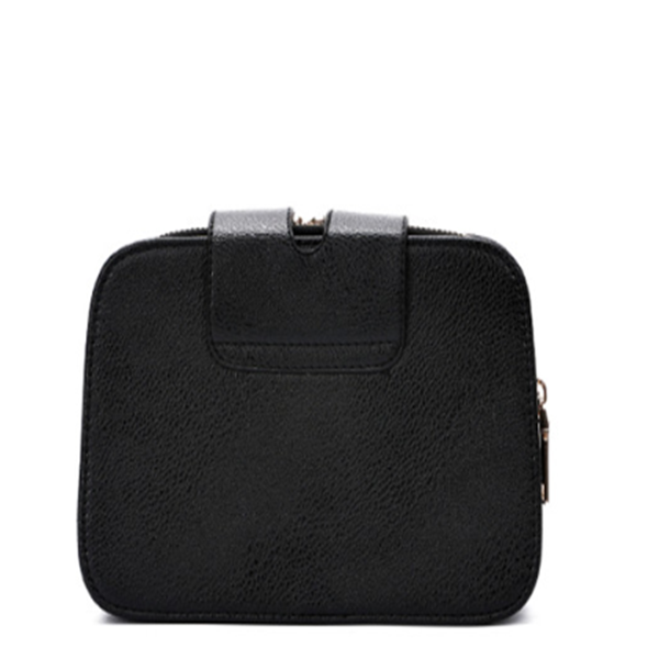 black shoulder bag