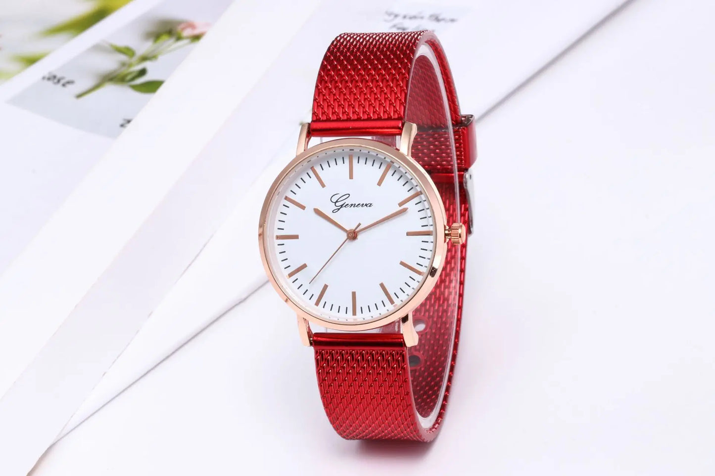 Quarz-Armbanduhr für Damen mit Silikonarmband und Zifferblatt