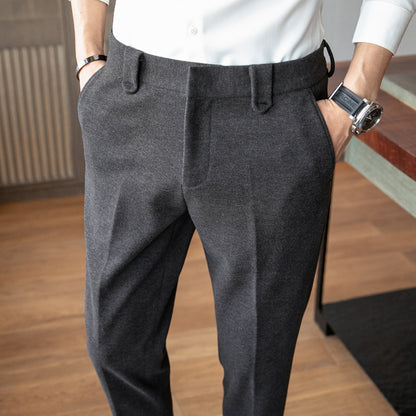 Pantalon formel en tissu de laine coupe slim et ajustée