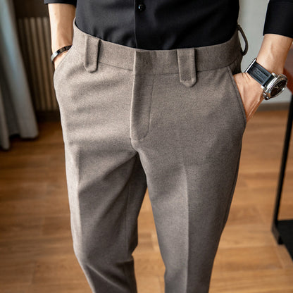 Pantalon formel en tissu de laine coupe slim et ajustée