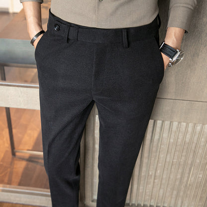 Pantalon formel en tissu de laine coupe slim et ajustée