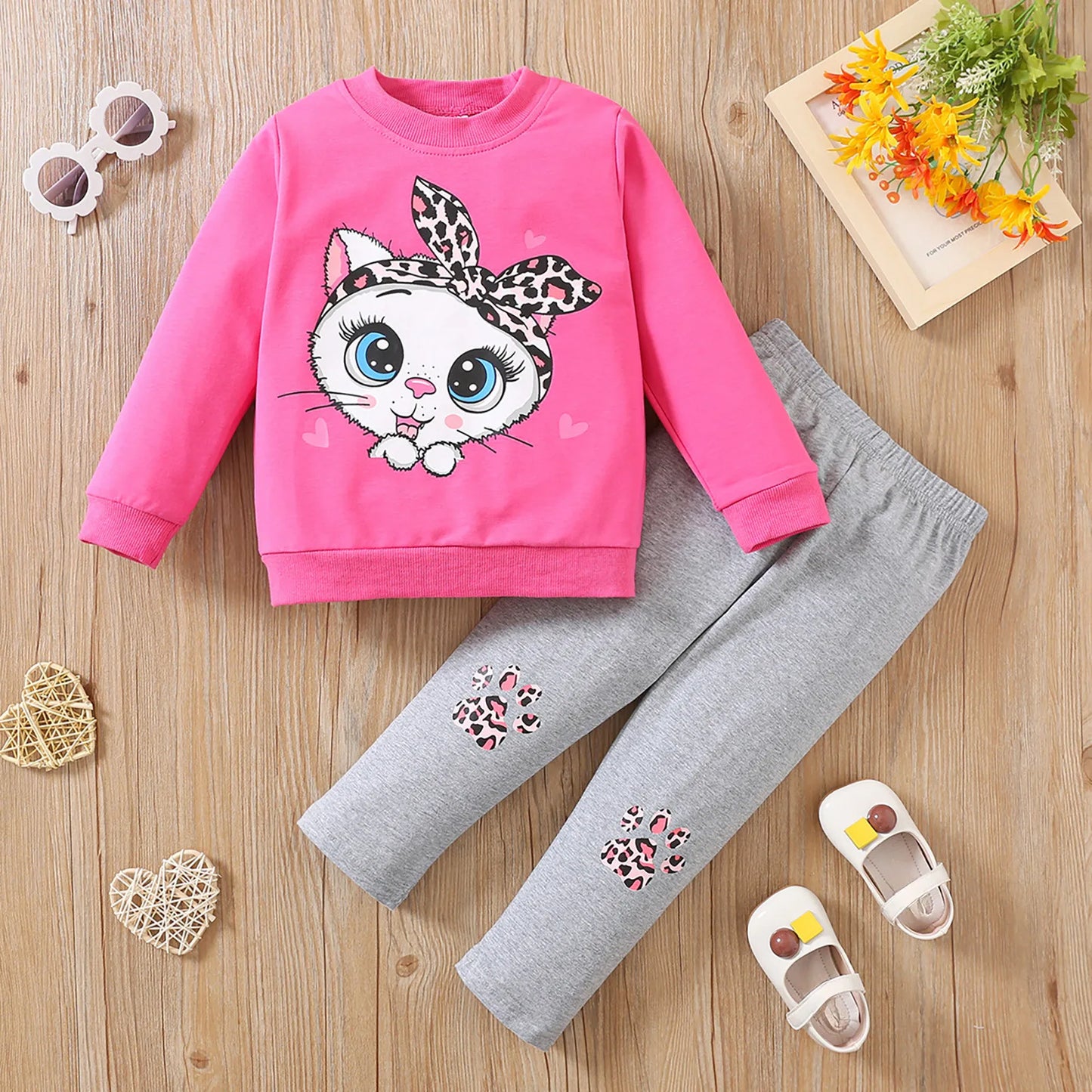 2-teiliges Set aus Sweatshirt und Hose mit Katzenstickerei für Baby Mädchen