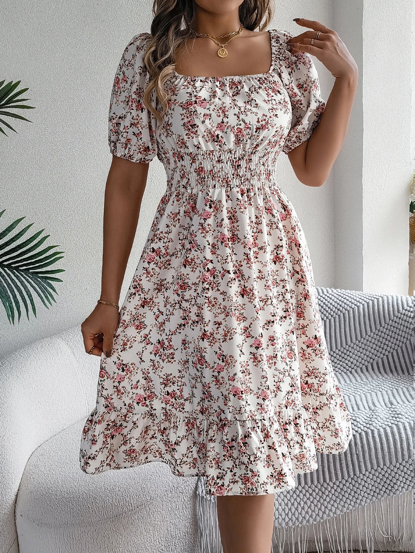 Robe d'été fleurie à col carré et manches bouffantes pour femme 