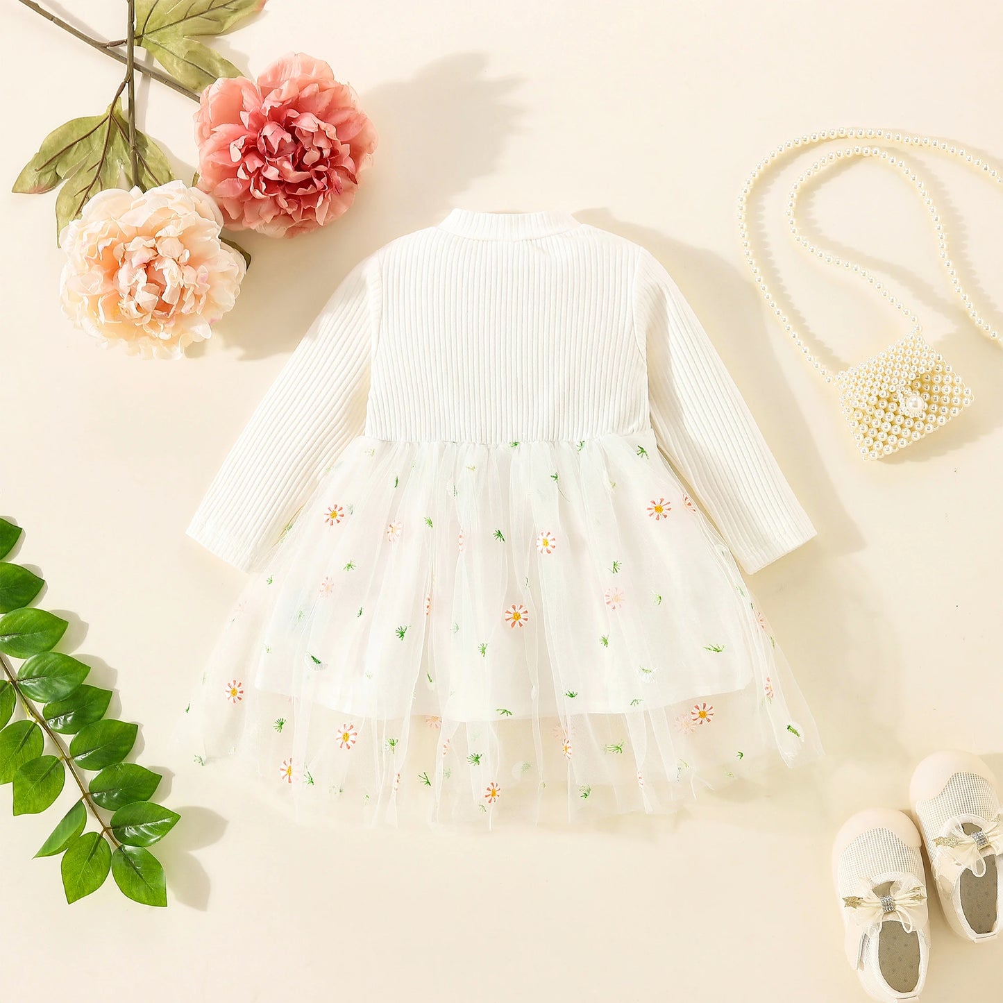 Baby-Mädchen-Kleid mit langen Ärmeln, Rundhalsausschnitt und Blumenstickerei