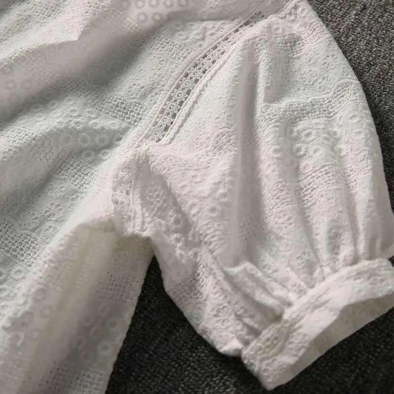 Blouses d'été en dentelle de coton brodée à col rond pour femmes