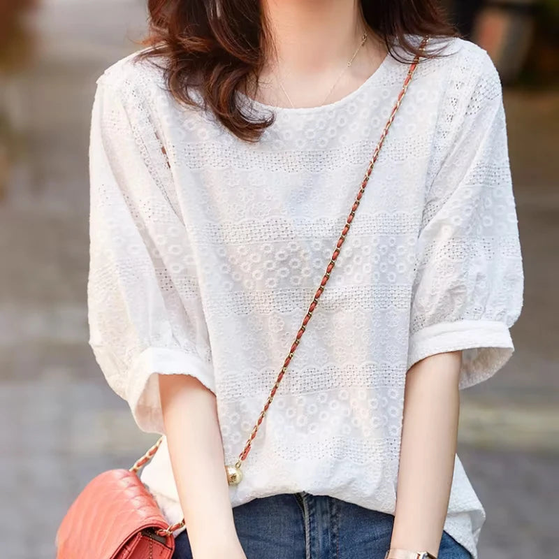 Blouses d'été en dentelle de coton brodée à col rond pour femmes
