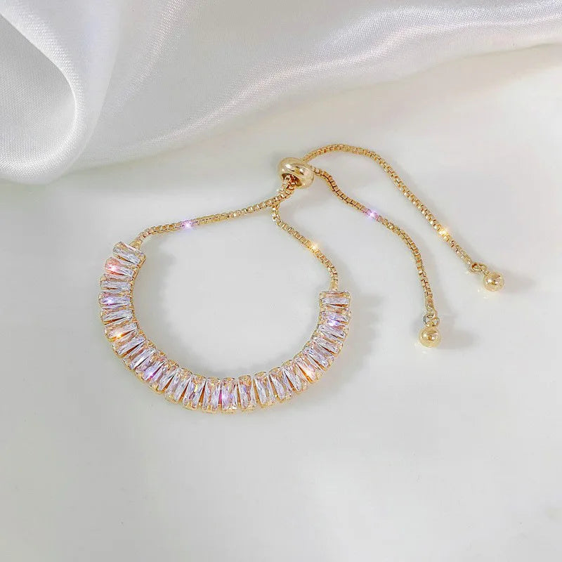 Halskette mit geometrischer Gliederkette