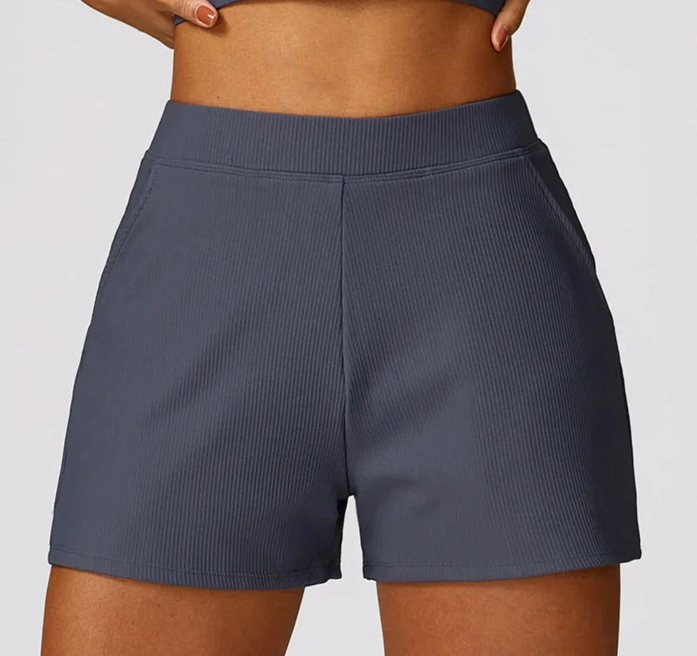 Gerippte Sportshorts mit hoher Taille