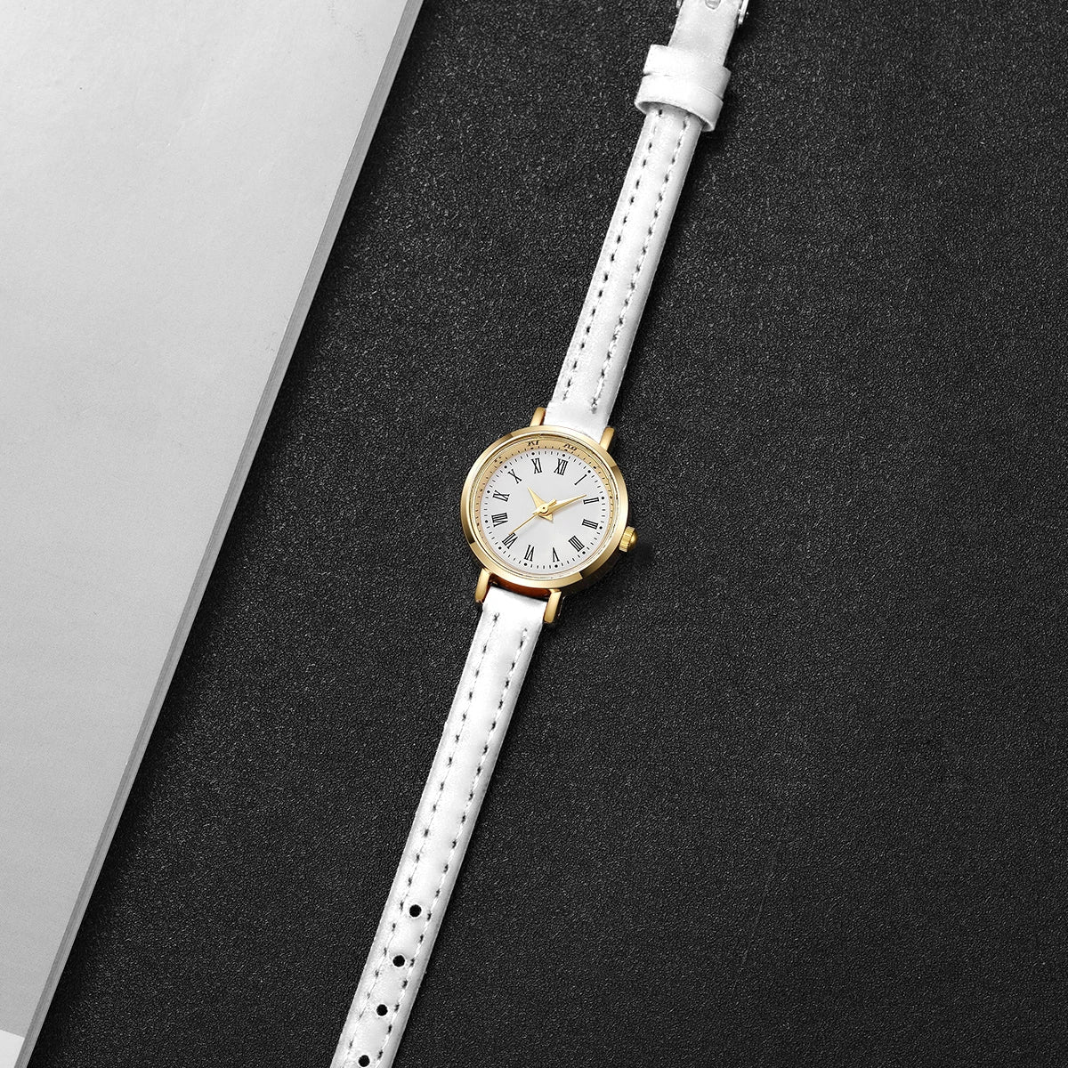 Montres-bracelets en cuir à quartz à petit cadran pour femmes
