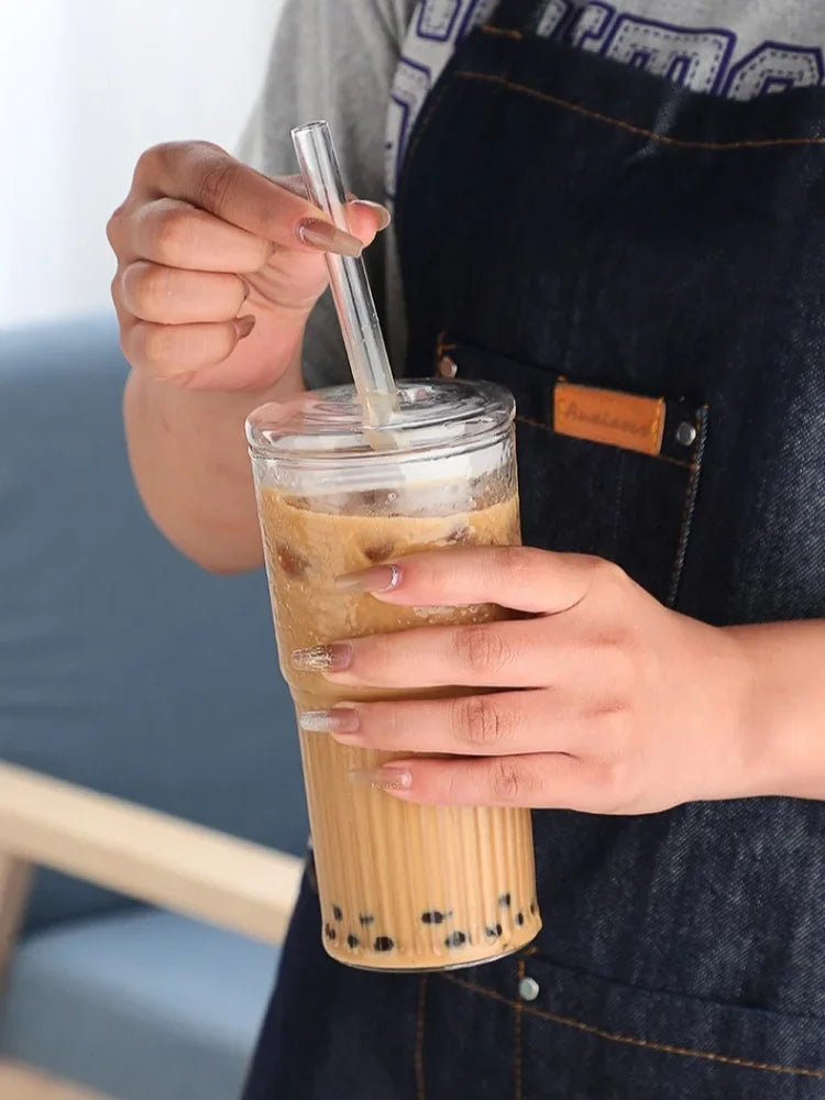 Gobelet en verre rayé de 600 ml avec thé - Couvercle et paille