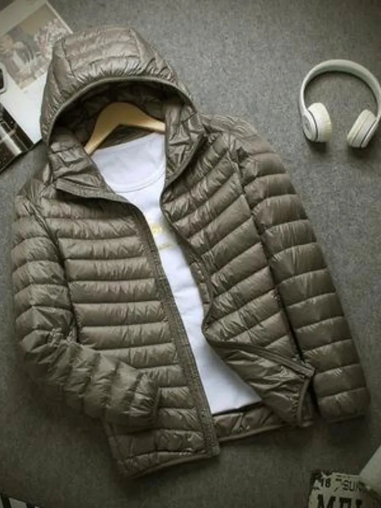 Leichte Herbst-Winter-Herrenjacke mit modischer Kapuze