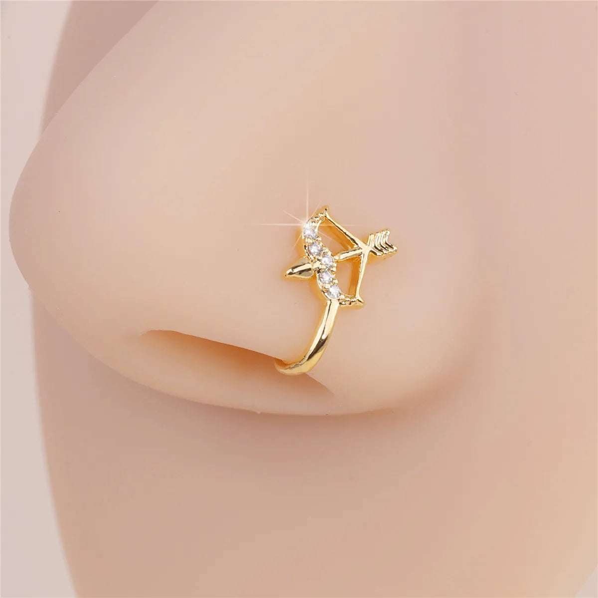 1 pince-nez en forme de U avec double breloque fleur et zircon 