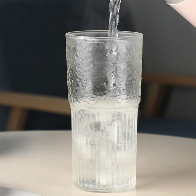 Gobelet en verre rayé de 600 ml avec thé - Couvercle et paille