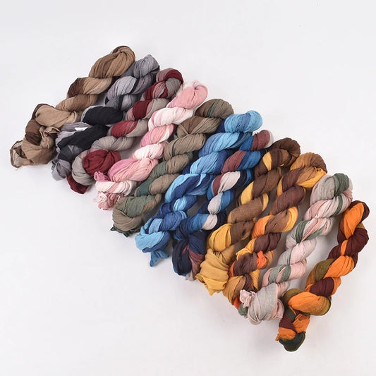 Écharpe légère peinte à la main sur le thème de l’automne