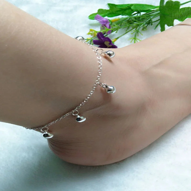 Bracelet de cheville en chaîne en métal plaqué avec pendentif cloche circulaire