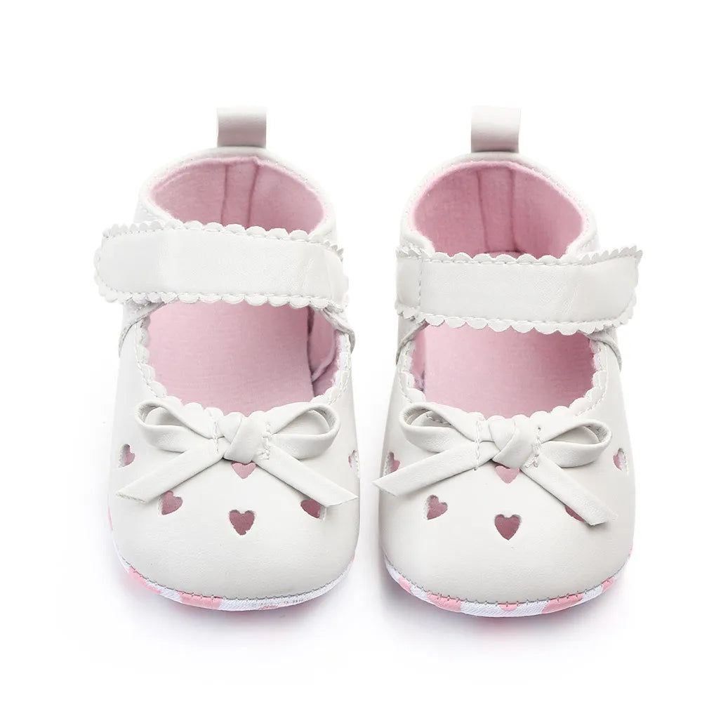 Flache Schuhe für Babys und Mädchen mit weicher Sohle