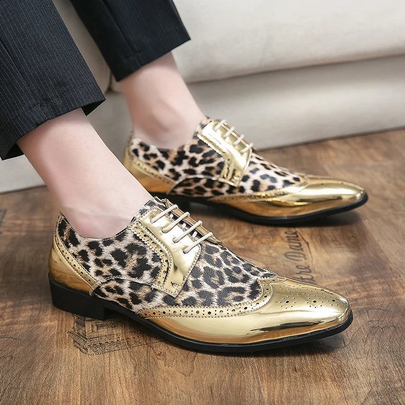 Goldene Brogue-Schuhe aus Leder mit Leopardenmuster