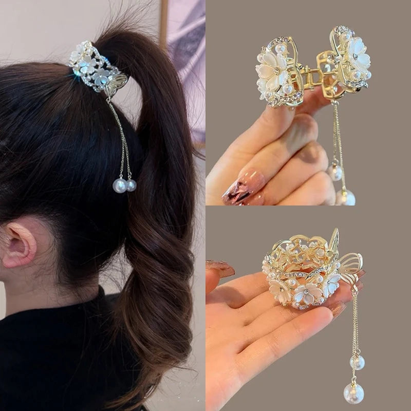 Griffe de cheveux chic avec pompon en strass