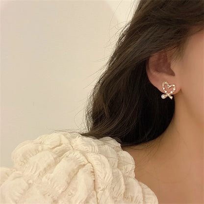 Lovely Pearl Heart Stud Earrings