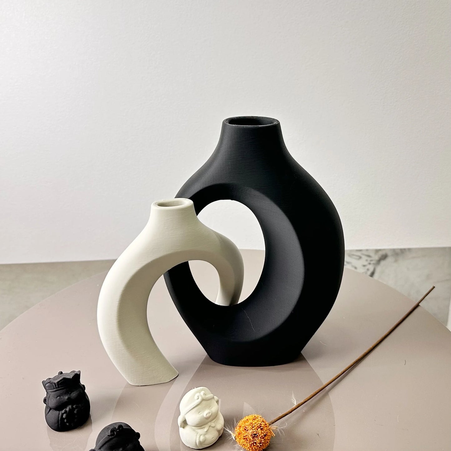 Ensemble de vases en céramique blanche pour la décoration intérieure