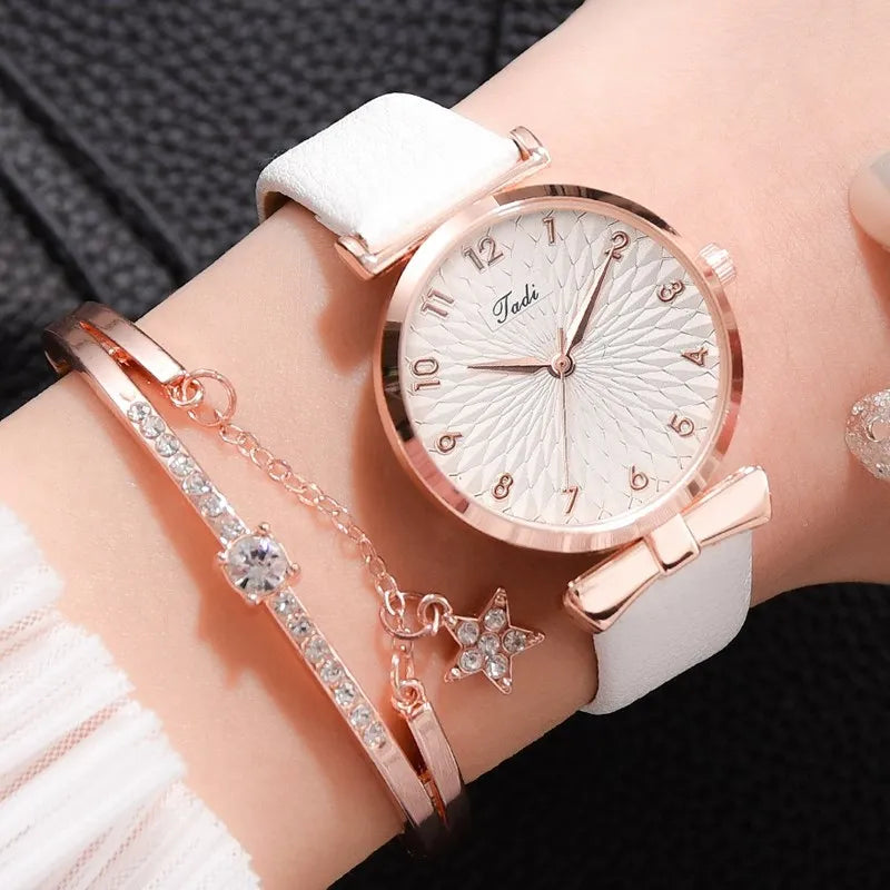 Women's Magnetic Quartz Bracelet Watch