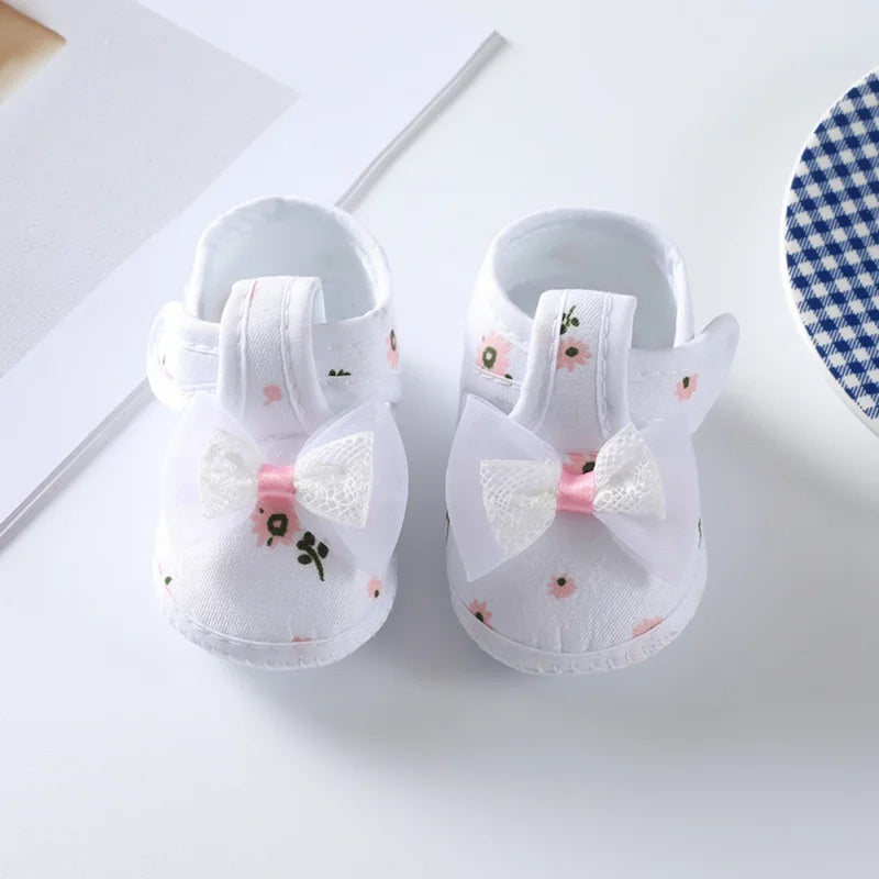 Chaussures à semelle souple avec nœud papillon et fleurs pour bébé fille