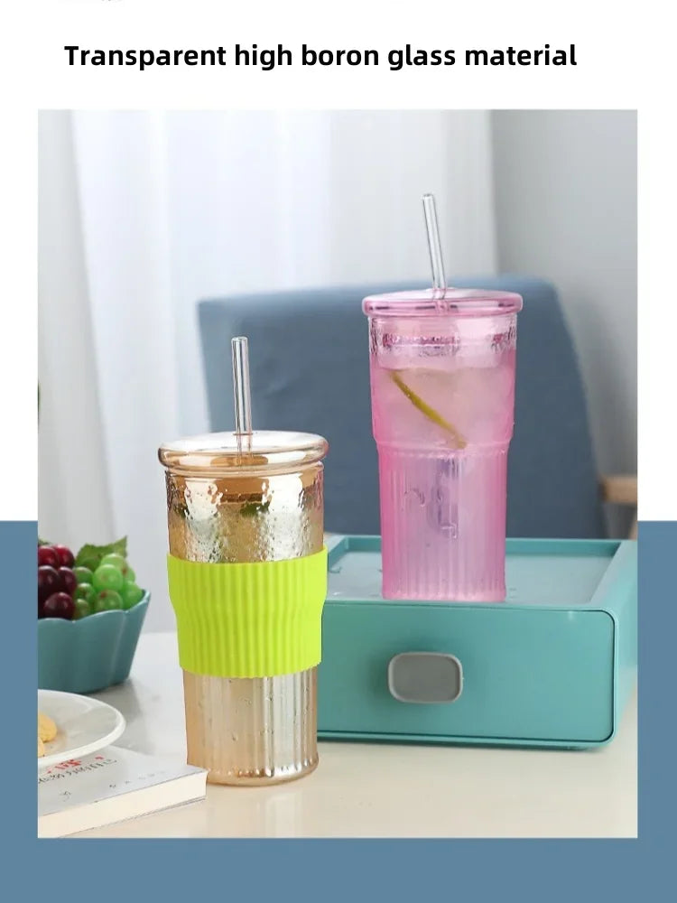 Gobelet en verre rayé de 600 ml avec thé - Couvercle et paille