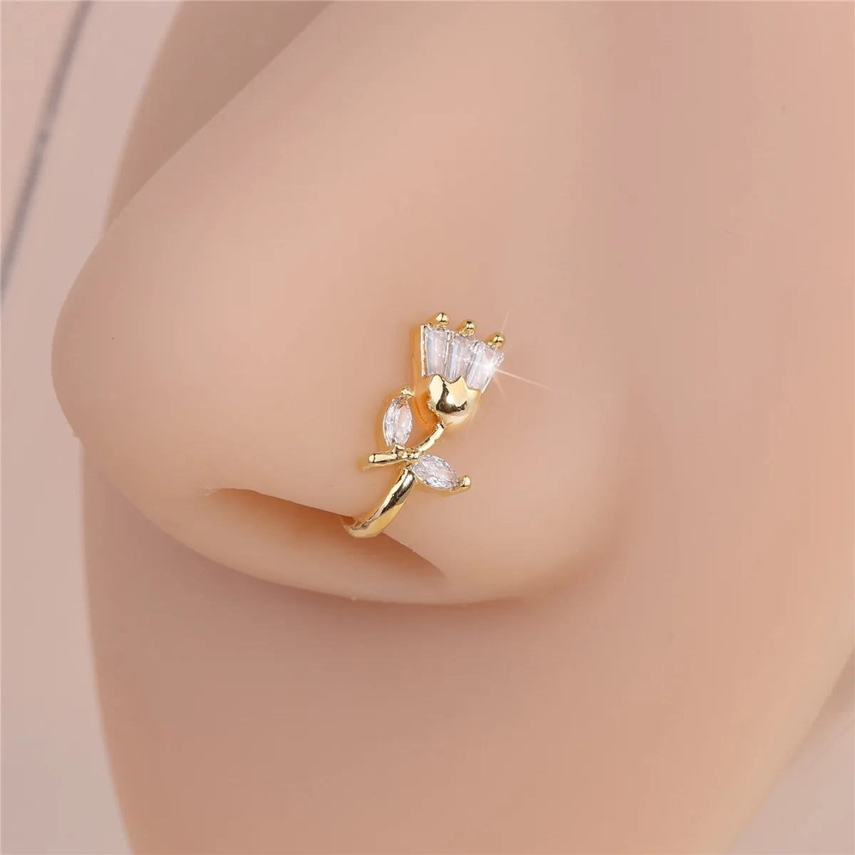 1 pince-nez en forme de U avec double breloque fleur et zircon 