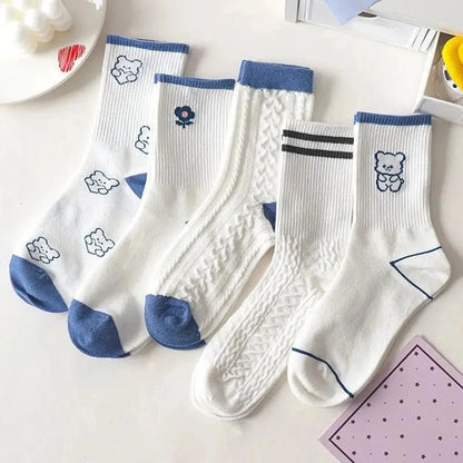 Mittellange Socken mit Kaninchen-Stickerei