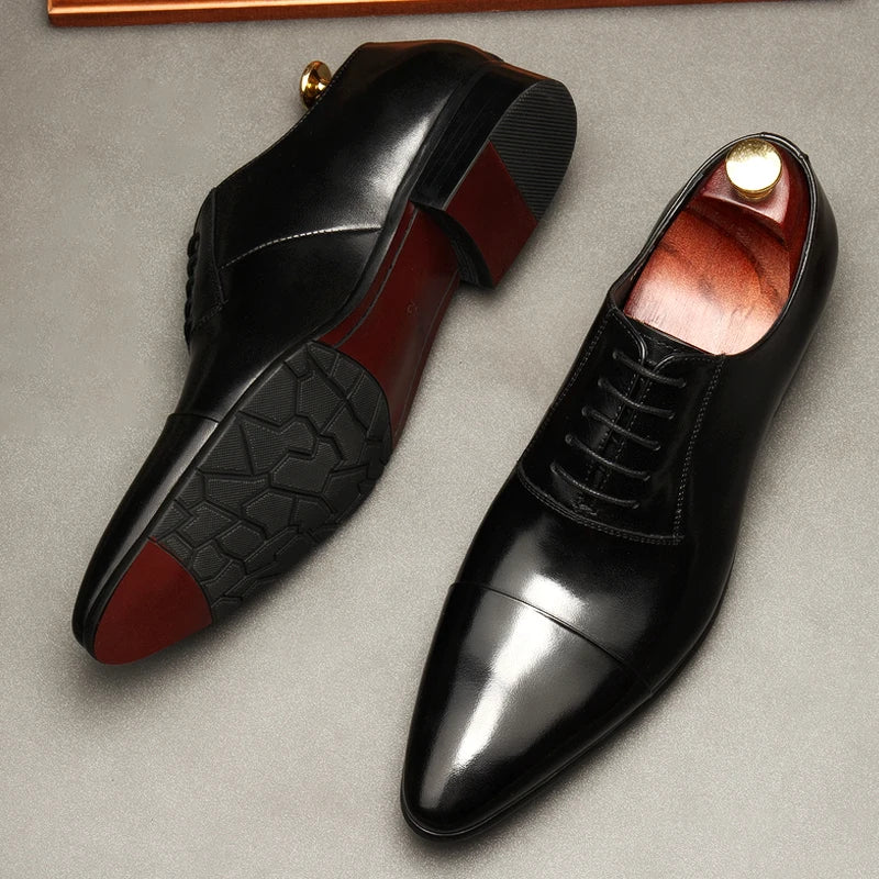 Oxford-Schuhe aus Leder mit spitzer Spitze
