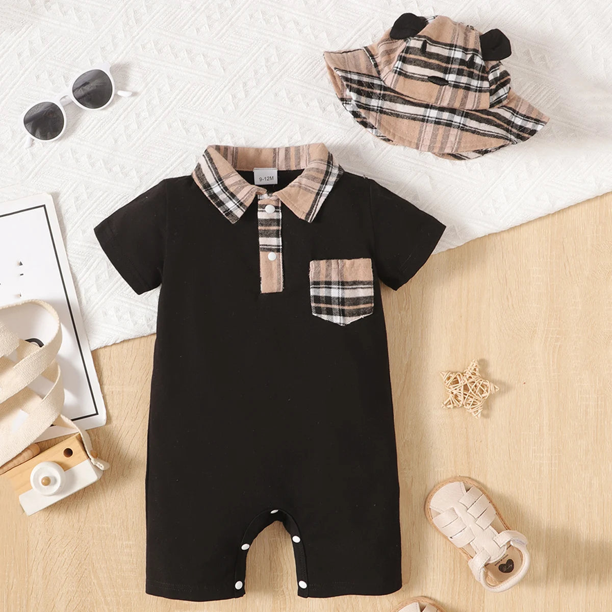 Baby-Jumpsuit mit Patchwork-Taschen und Karomuster für Jungen