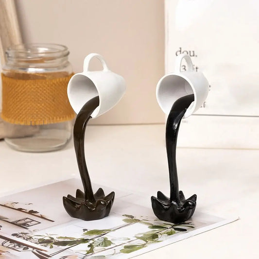 Art de sculpture de tasse de café renversée flottante