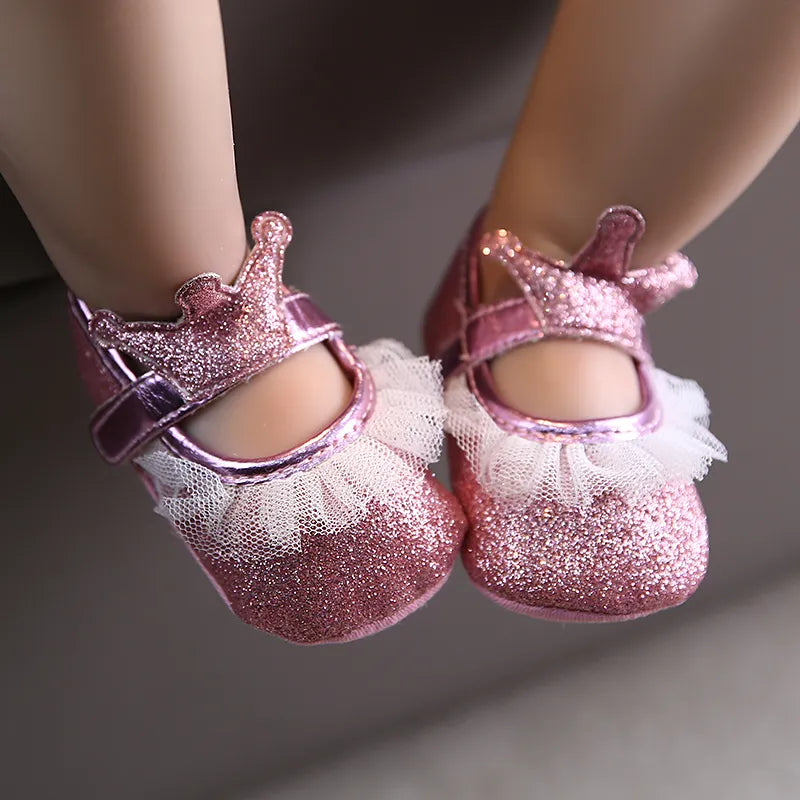 Rutschfeste, rosafarbene Babyschuhe für Neugeborene