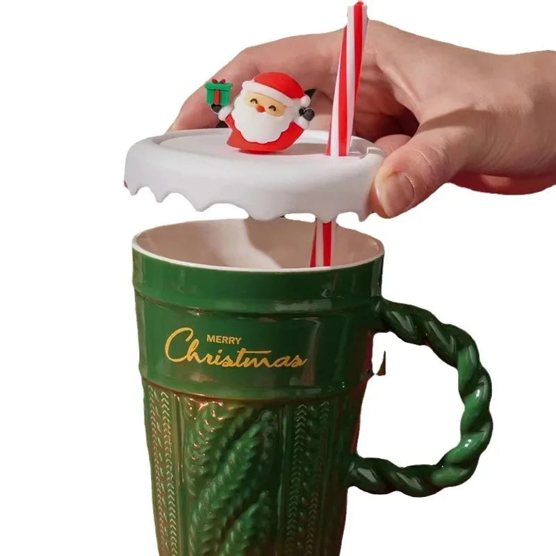 Tasse en céramique avec couvercle et paille en forme de sapin de Noël